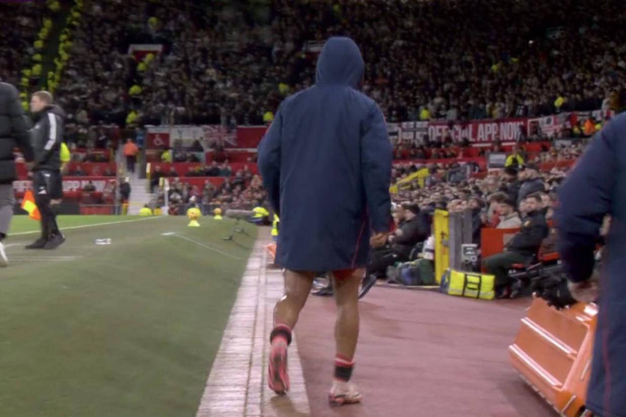 曼联4250万中锋冬窗离队已不可避免!用心灵鸡汤自勉,英意球队争夺