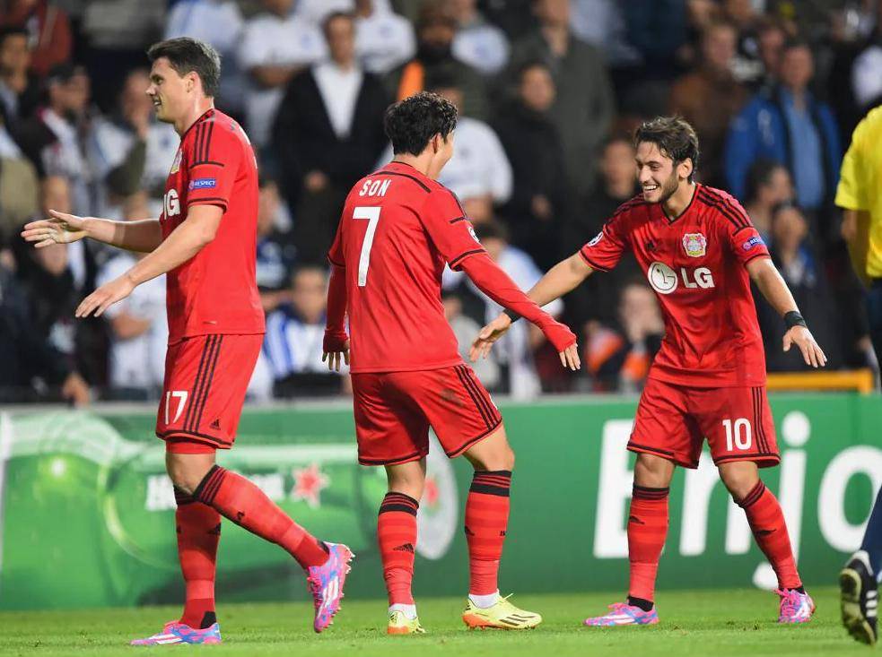 足坛冷门一夜!意甲冠军0-1爆冷,国米1-0登顶榜首,勒沃库森4-3险胜